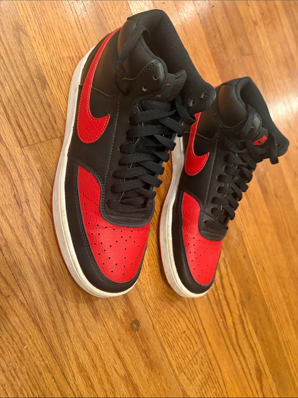 size 8.5 Nike Men’s Black and Red Low-Top Swoosh Sneakers use very good no box
